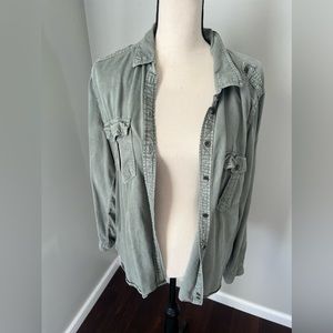 Women’s American Eagle button down